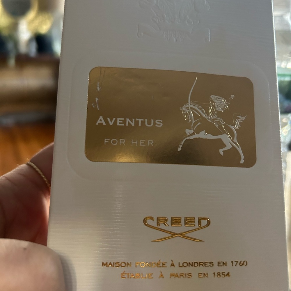 Creed Aventus for Her — White & Gold Box